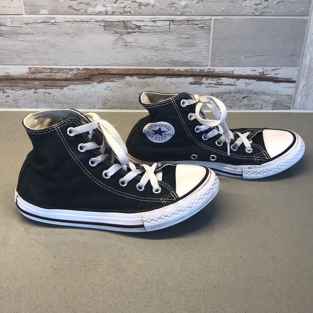 Converse Chuck Taylor’s high tops kid’s size 2
